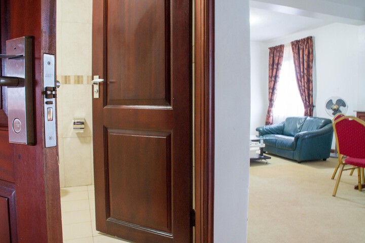 Room 5 of 32