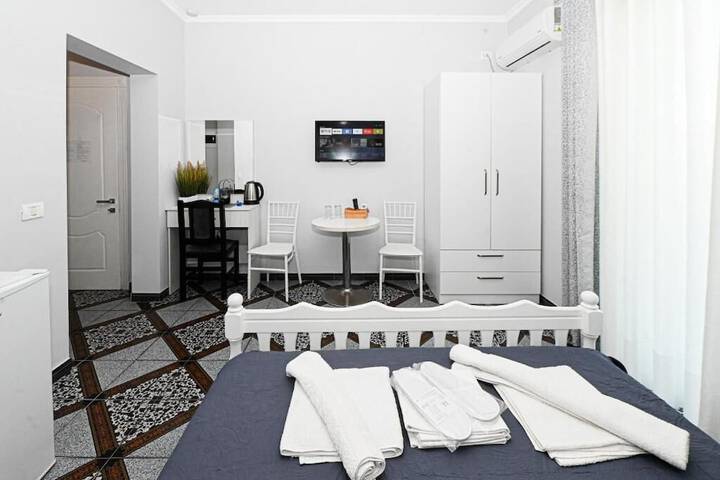 Room 4 of 10
