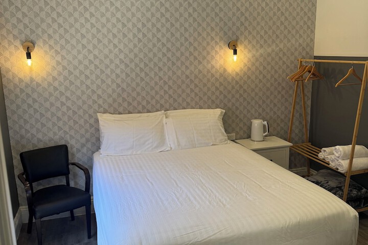 Room 2 of 25