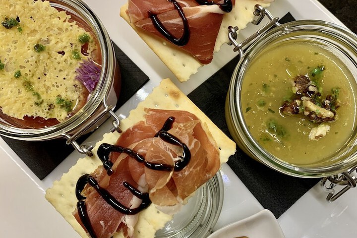 Dining 53 of 76