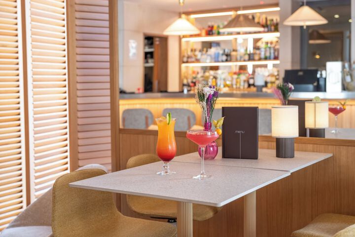 Lounge 97 of 134