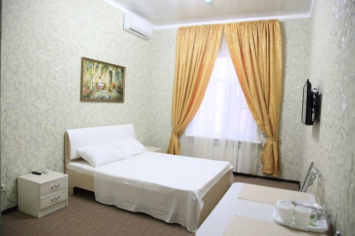 Room 17 of 38
