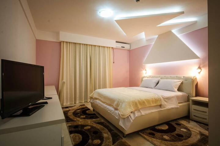 Room 5 of 32