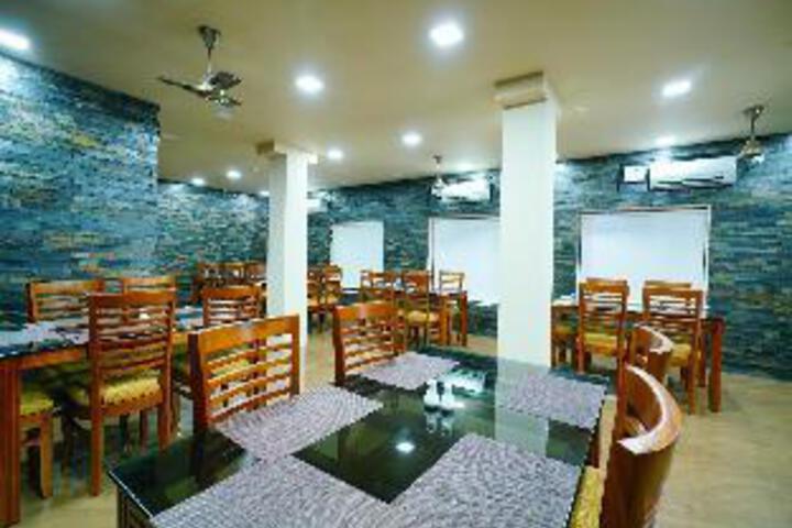 Dining 19 of 20