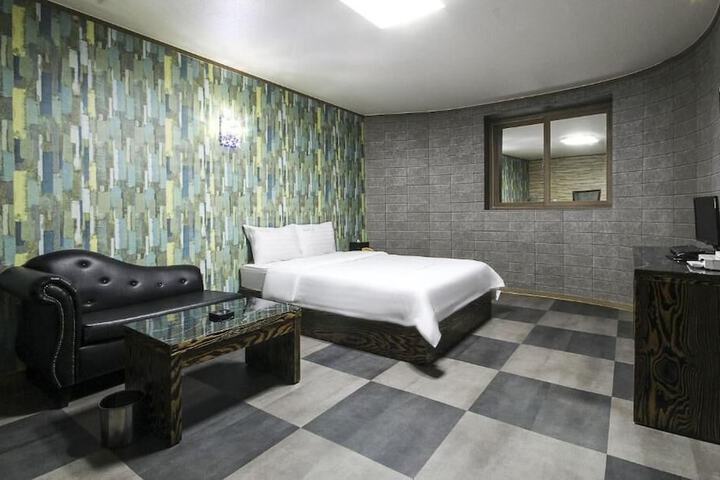 Room 46 of 57