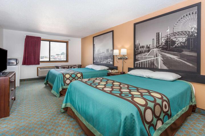 1 Queen Bed (1 of 13)
