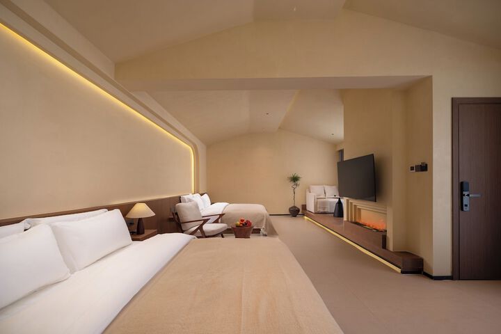 Room 8 of 80
