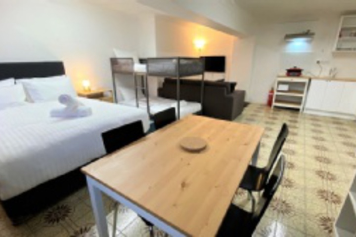 Room 557 of 693