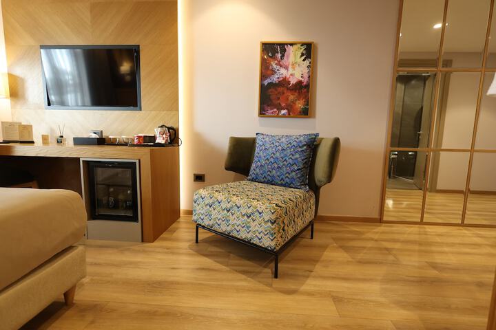 Room 32 of 136