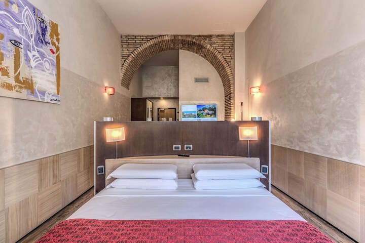 Room 32 of 106