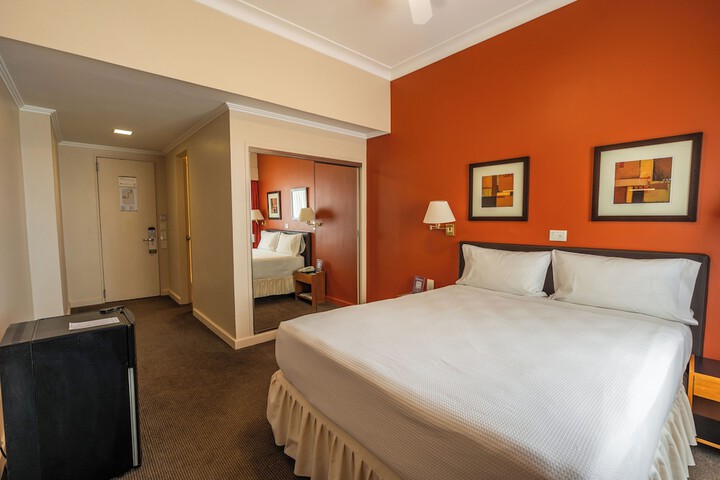 Room 16 of 44