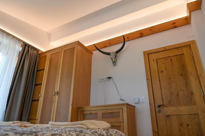 Room 4 of 61