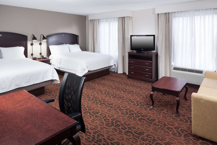 2 Queen Beds (8 of 9)