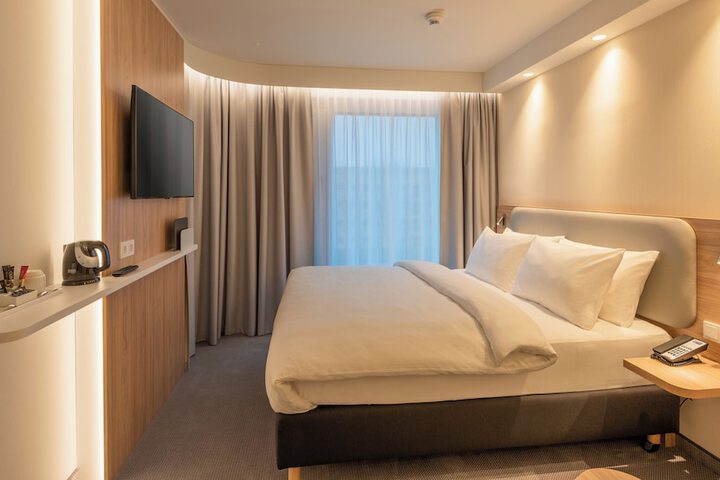 Room 33 of 88