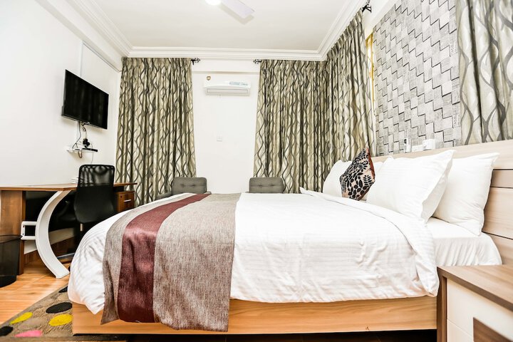 Room 8 of 38
