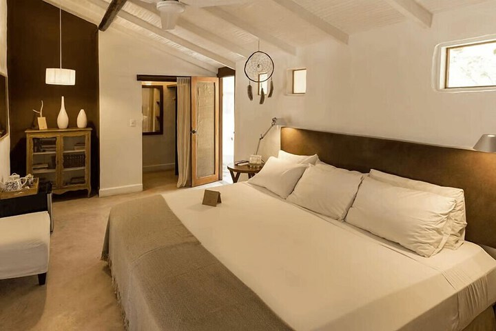 Room 6 of 34