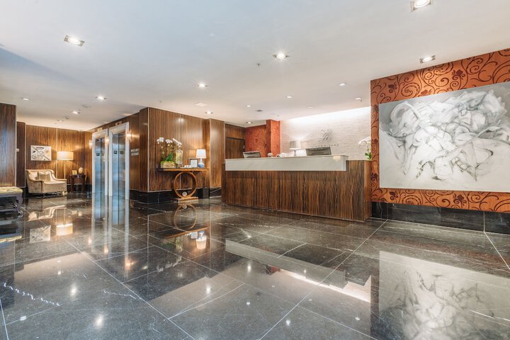 Entrance & Lobby