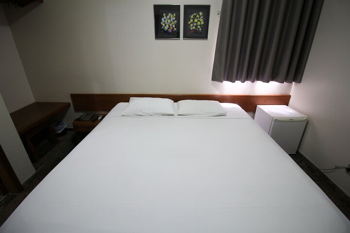 Room 27 of 183