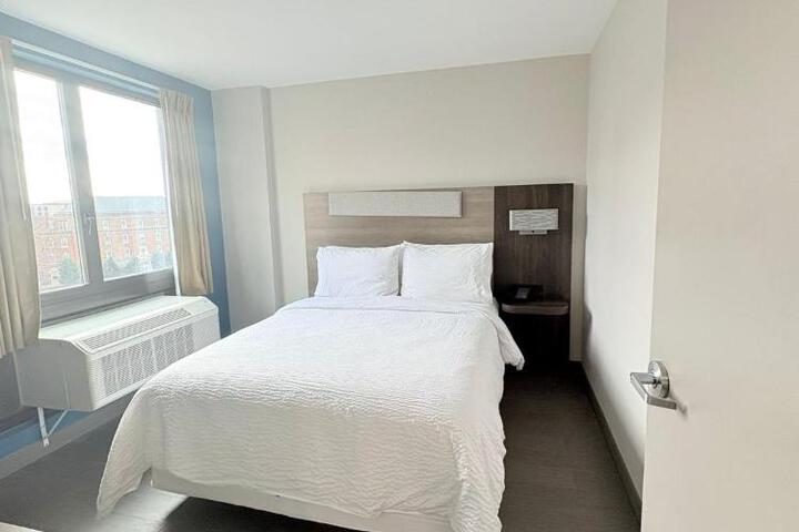 Premium Queen Bed (6 of 19)
