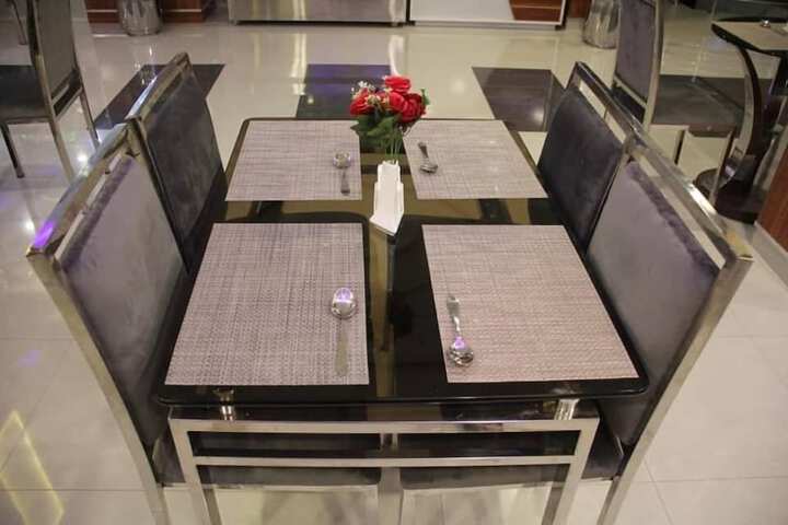 Dining 8 of 11
