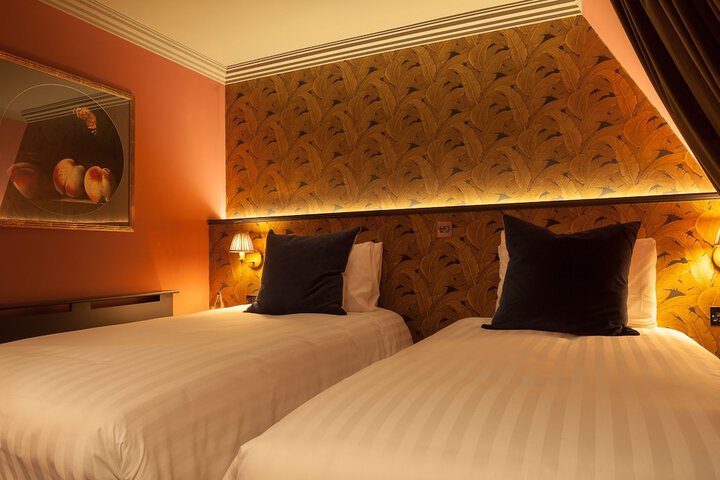 Room 4 of 39