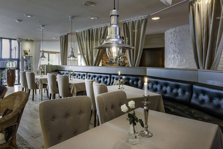 Lounge 47 of 75