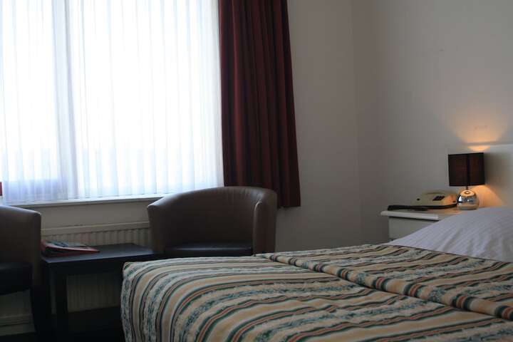 Room 2 of 139