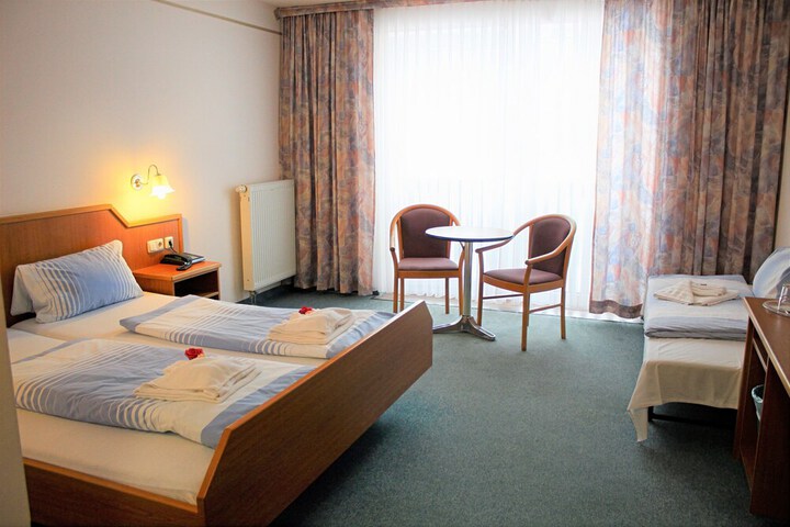 Room 17 of 36