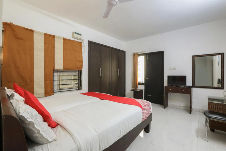 Room 2 of 4