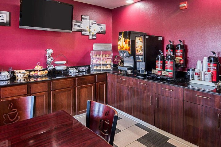 Breakfast/Coffee Service 21 of 33