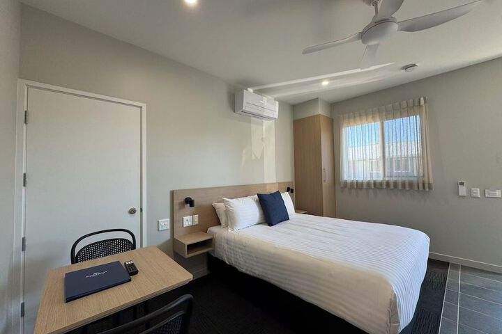 Room 7 of 120