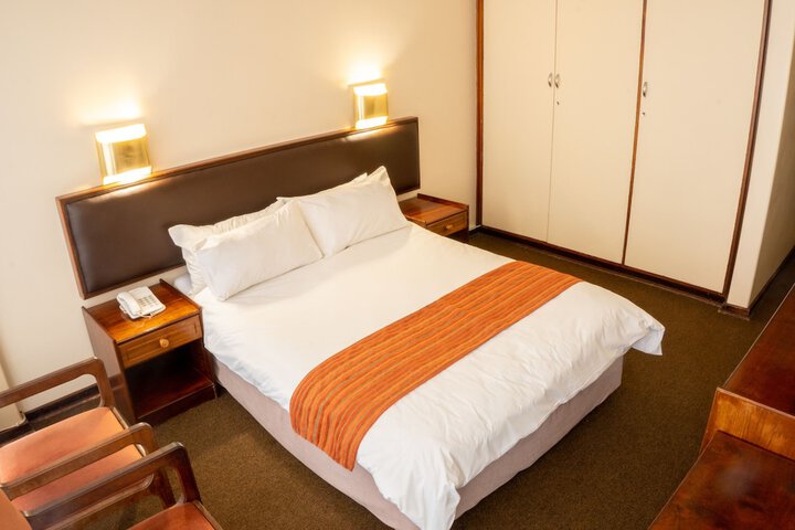 Room 9 of 25