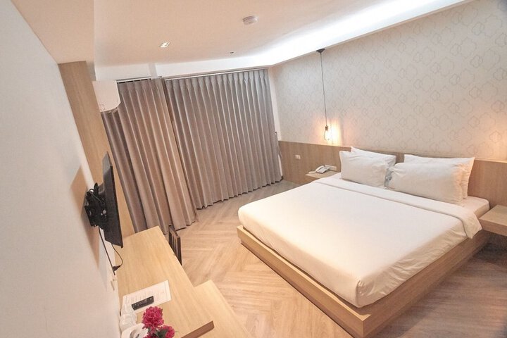 Room 33 of 48