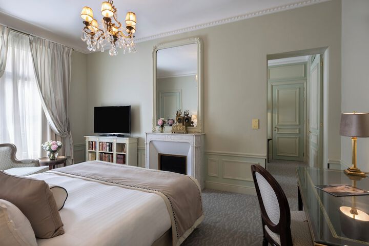 Room 32 of 74