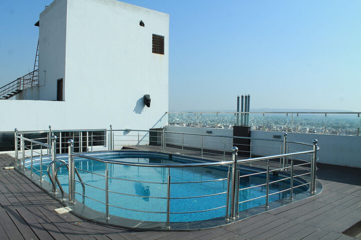 Pool Hotel
