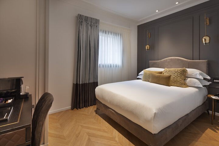 Room 25 of 49