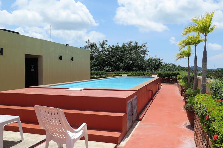 Pools & Facilities