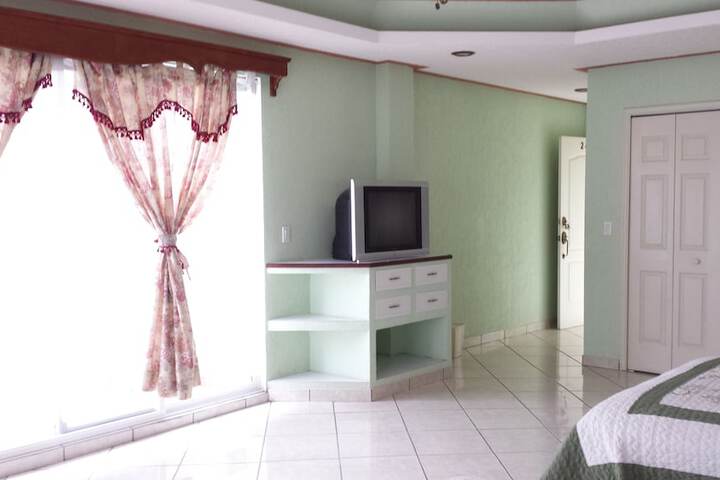 Room 7 of 18