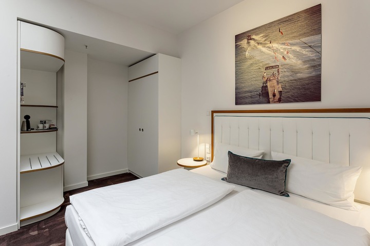 Room 40 of 143