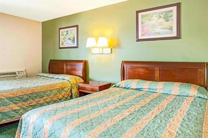 2 Queen Beds (4 of 7)