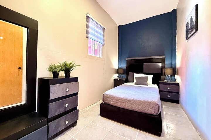 Room 6 of 28