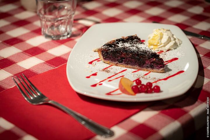 Dining 67 of 96