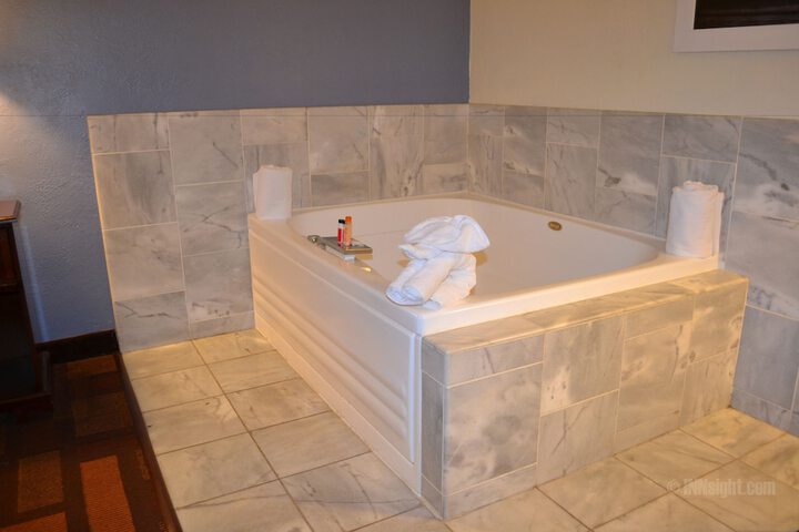Jetted tub