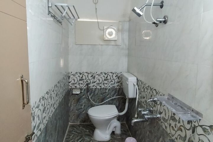 Room 6 of 7