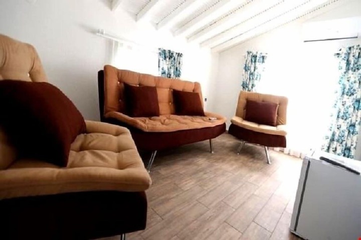 Room 9 of 15