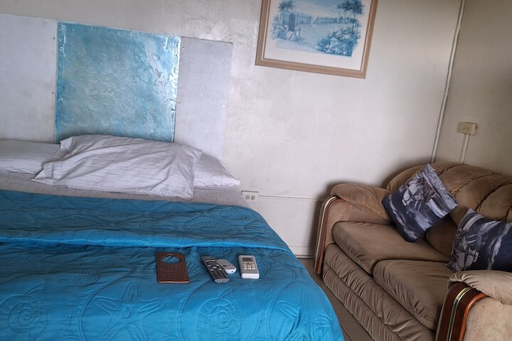 Room 51 of 142