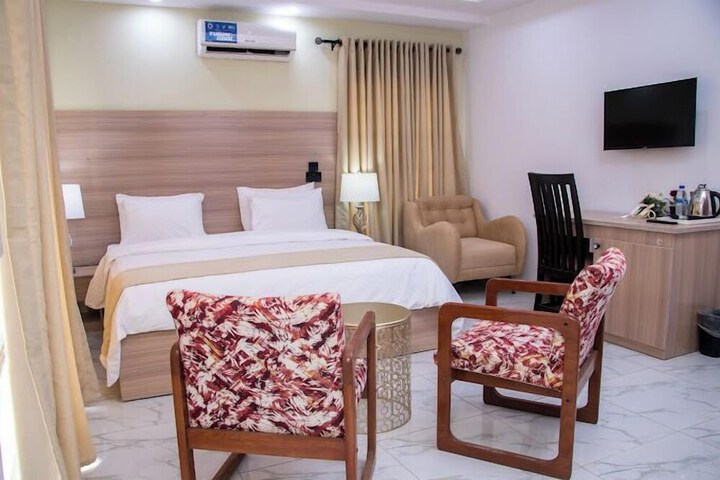 Room 2 of 47