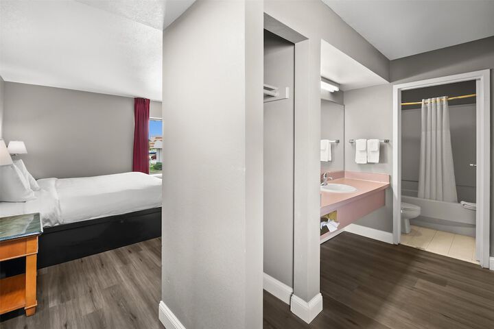 Room 10 of 29