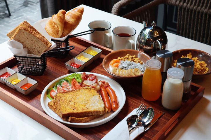 Breakfast/Coffee Service 64 of 95