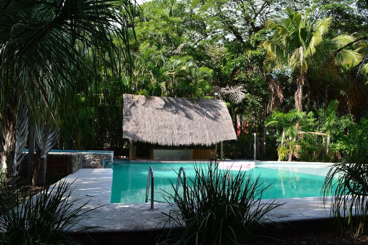 Pool 10 of 35
